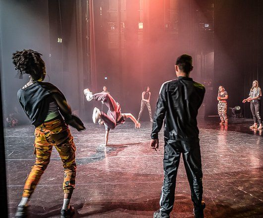 jeunes danseurs sur scène